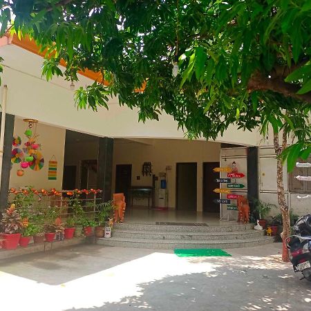 Oyo Lord Buddha Guest House โคราฆปุระ ภายนอก รูปภาพ