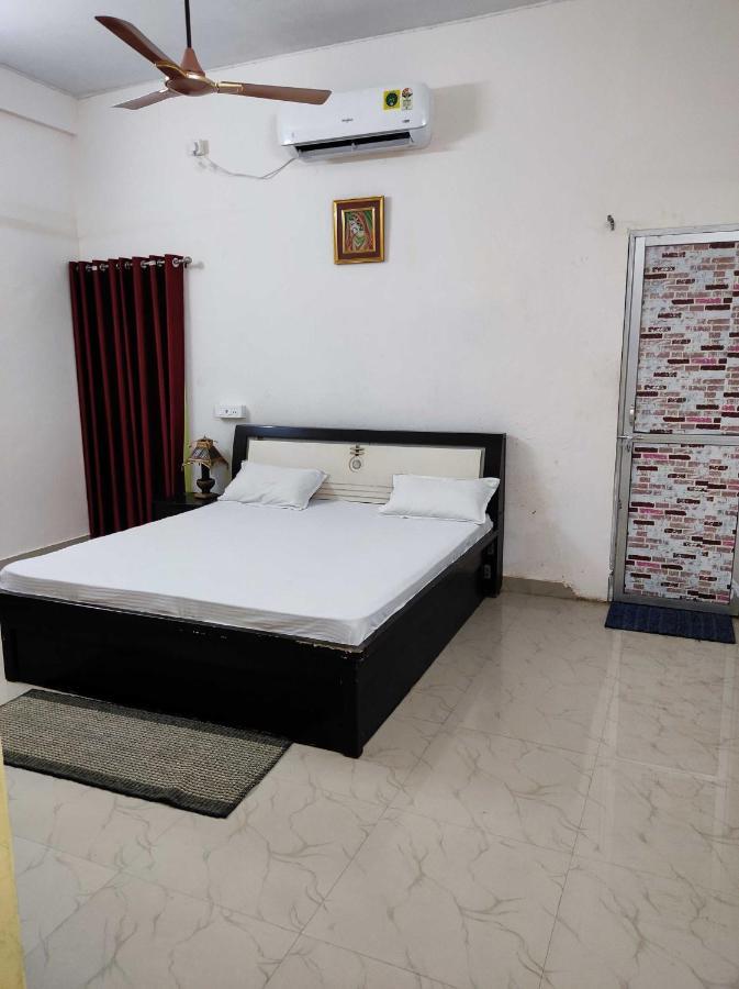 Oyo Lord Buddha Guest House โคราฆปุระ ภายนอก รูปภาพ