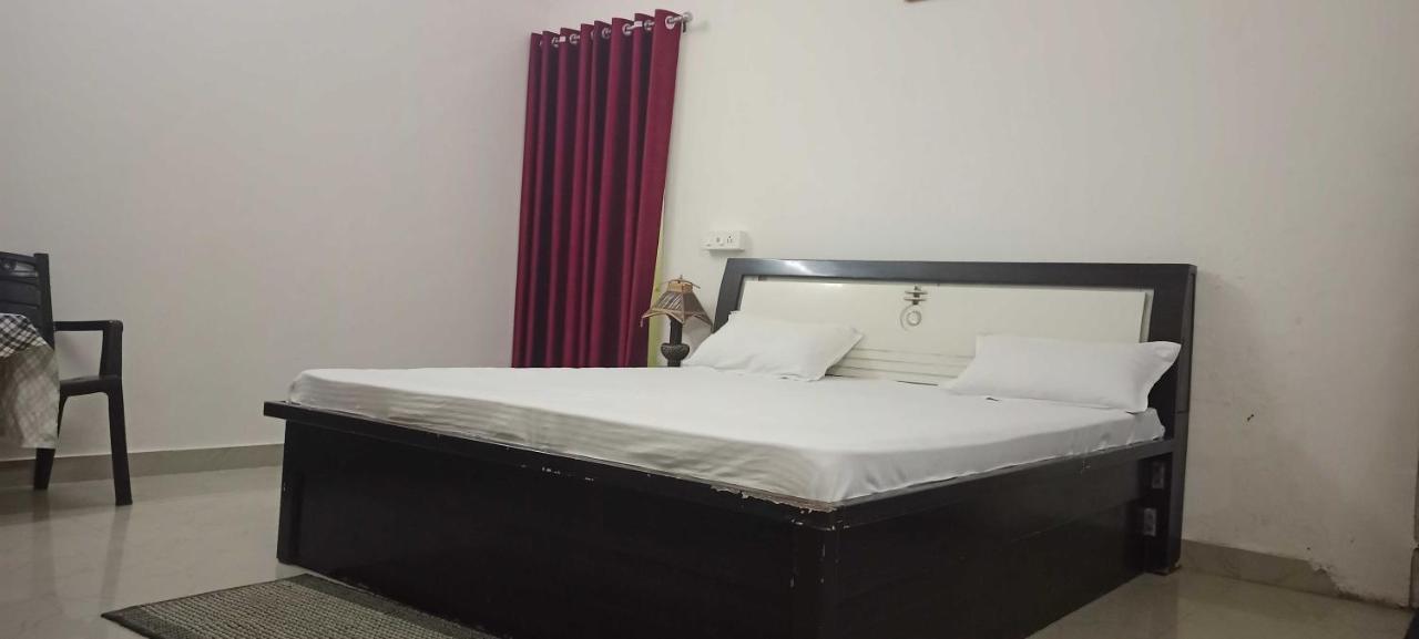 Oyo Lord Buddha Guest House โคราฆปุระ ภายนอก รูปภาพ
